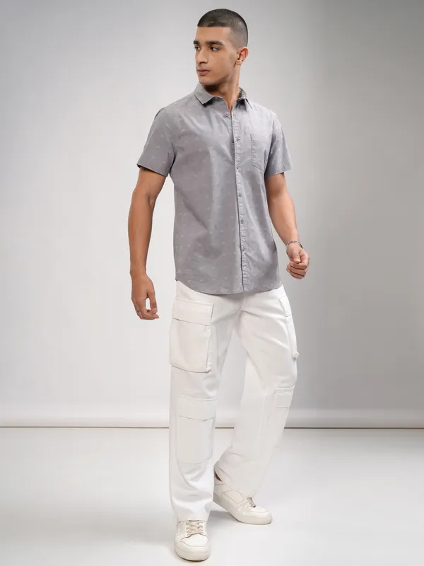 Highlander Men Grey Solid Slim Fit Casual Shirt