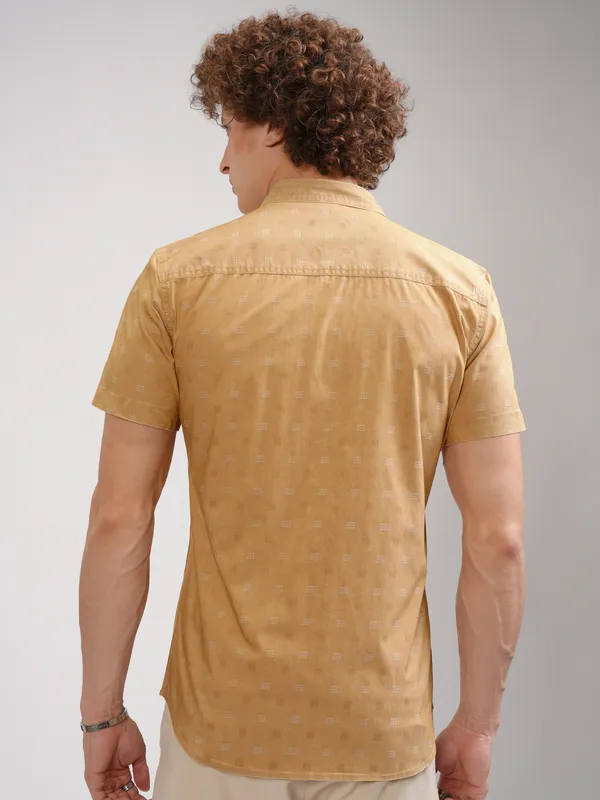 Highlander Men Mustard Printed Slim Fit Casual Shirt
