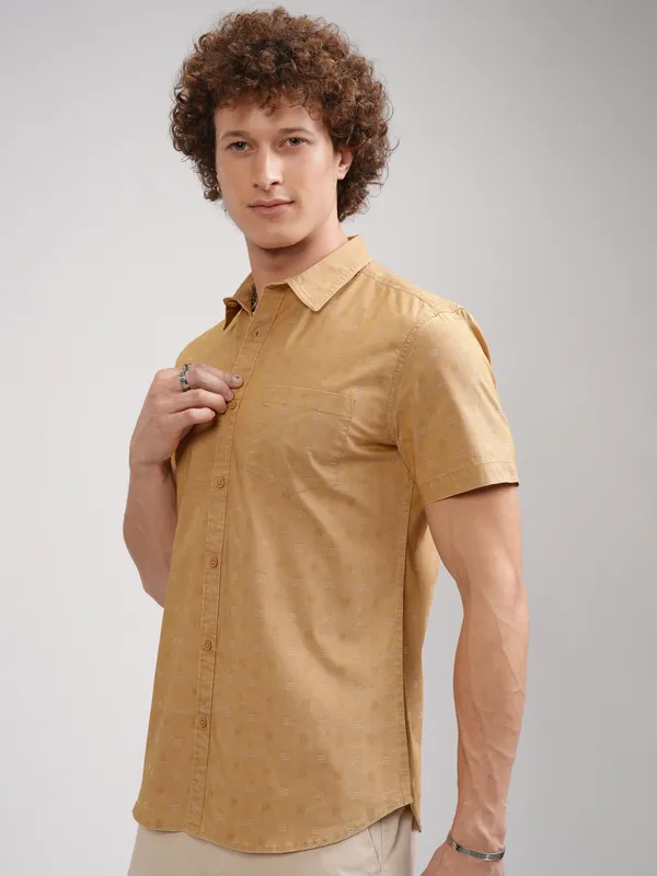 Highlander Men Mustard Printed Slim Fit Casual Shirt
