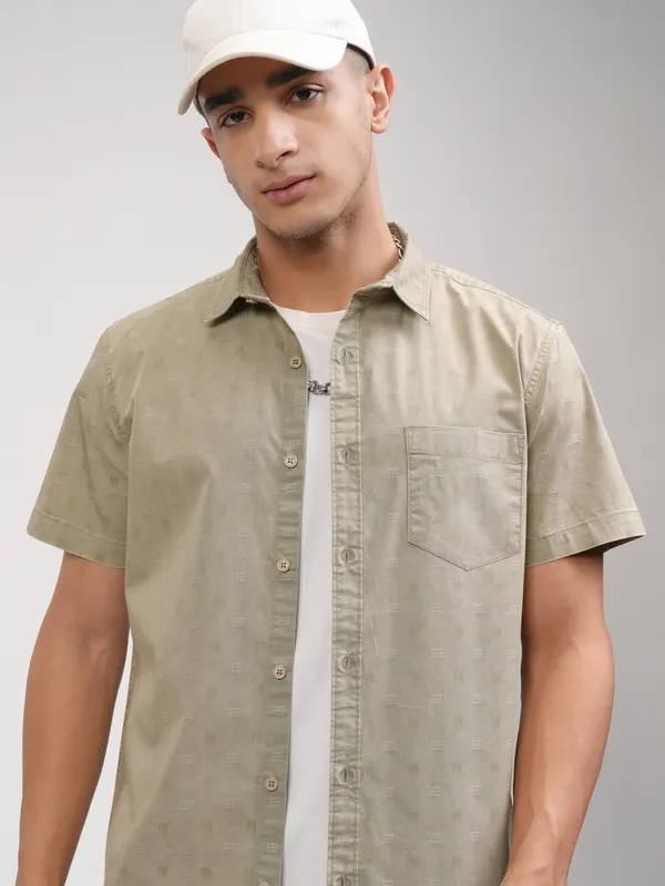 Highlander Men Olive Solid Slim Fit Casual Shirt