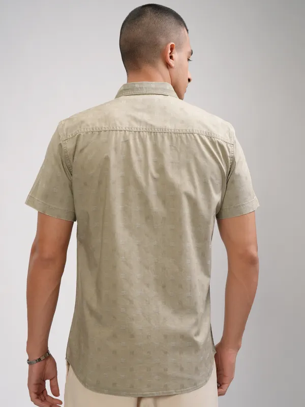 Highlander Men Olive Solid Slim Fit Casual Shirt