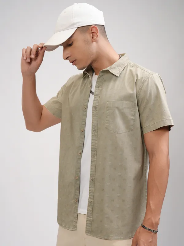 Highlander Men Olive Solid Slim Fit Casual Shirt