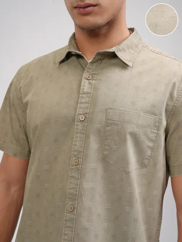 Highlander Men Olive Solid Slim Fit Casual Shirt