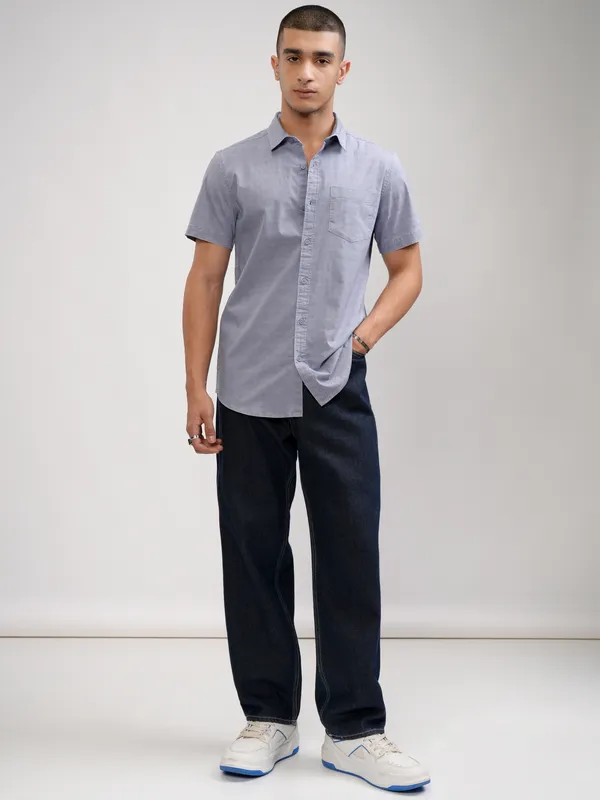 Highlander Men Blue Solid Slim Fit Casual Shirt