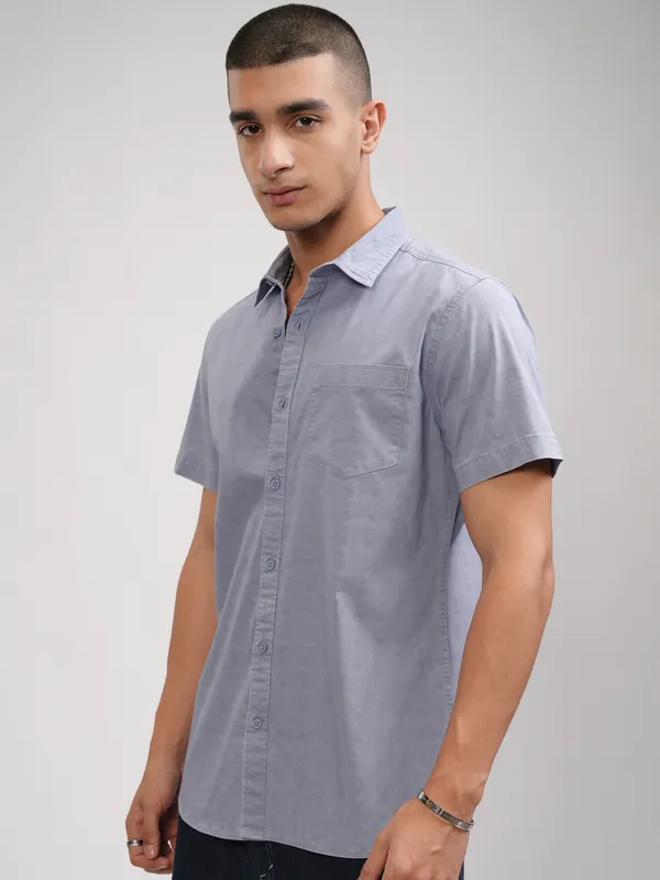 Highlander Men Blue Solid Slim Fit Casual Shirt
