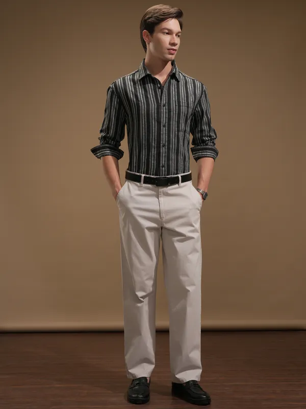 Highlander Men Black Striped Relaxed Fit Casual Shirt