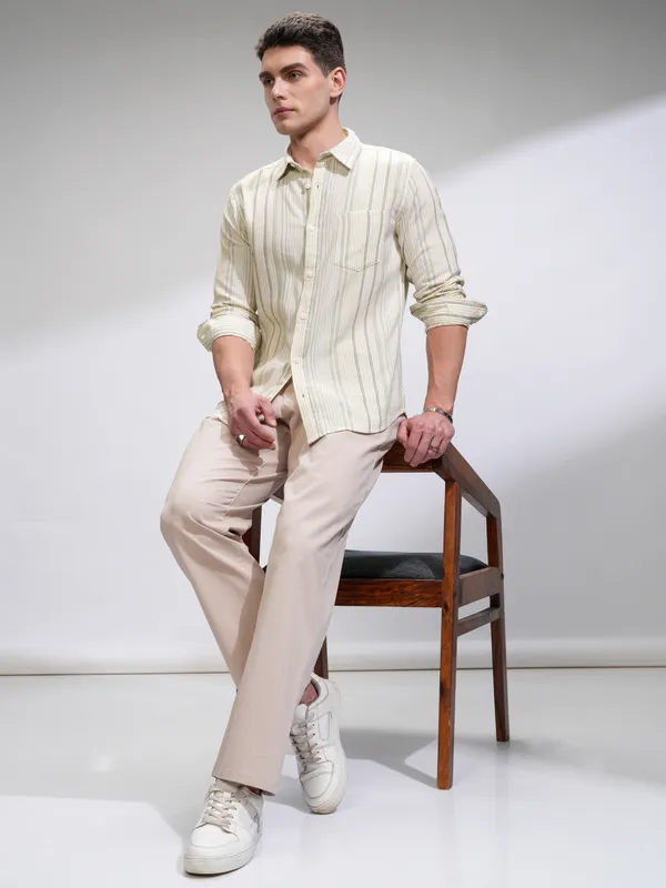 Highlander Men Off White Striped Slim Fit Casual Shirt