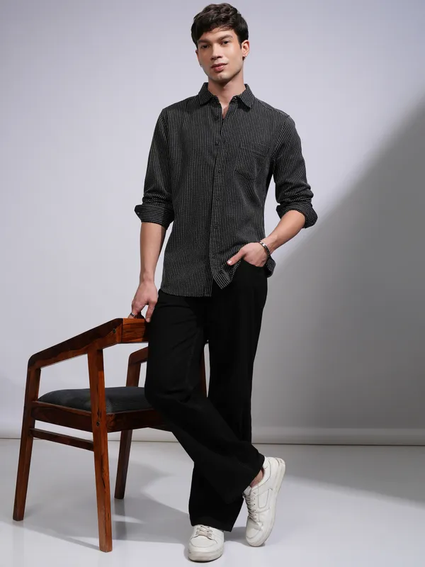 Highlander Men Black Textured Slim Fit Casual Shirt