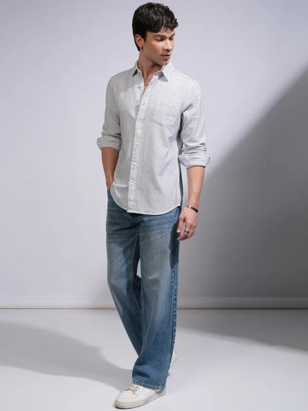 Highlander Men White Textured Slim Fit Casual Shirt