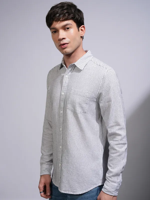Highlander Men White Textured Slim Fit Casual Shirt
