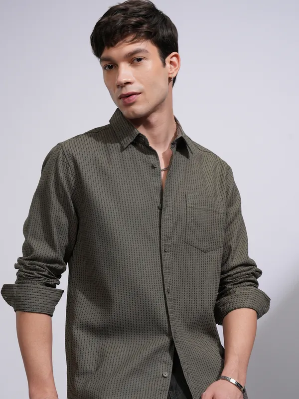 Highlander Men Khaki Textured Slim Fit Casual Shirt