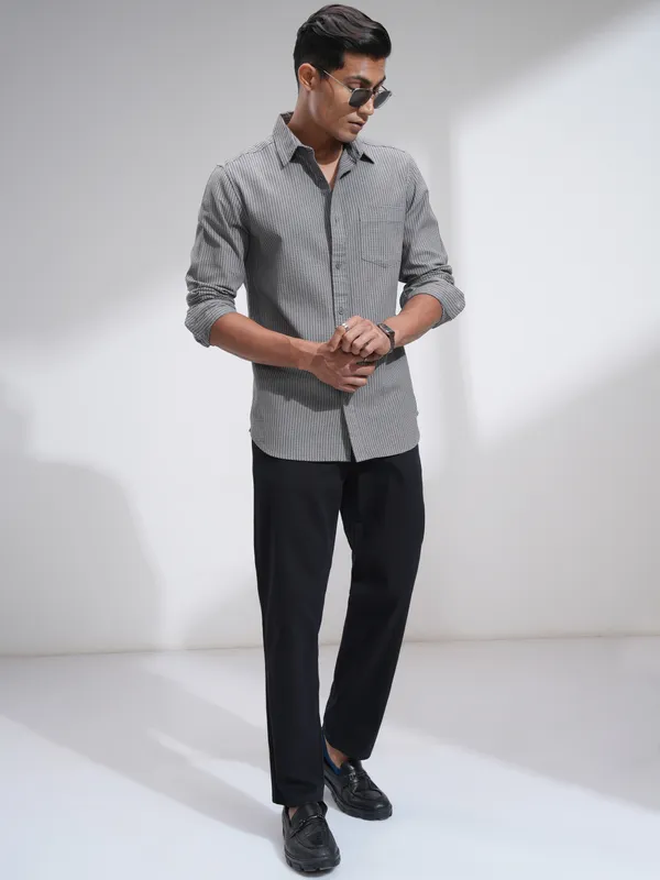 Highlander Men Grey Self Design Slim Fit Casual Shirt