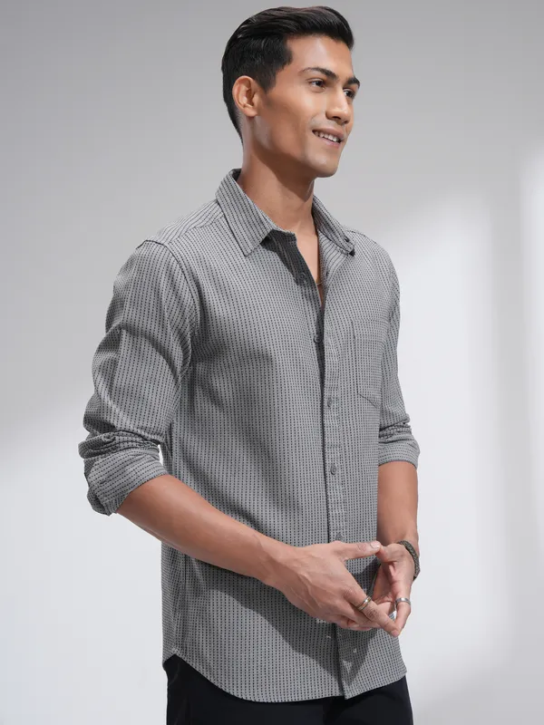 Highlander Men Grey Self Design Slim Fit Casual Shirt