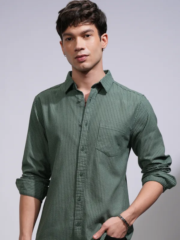 Highlander Men Green Textured Slim Fit Casual Shirt