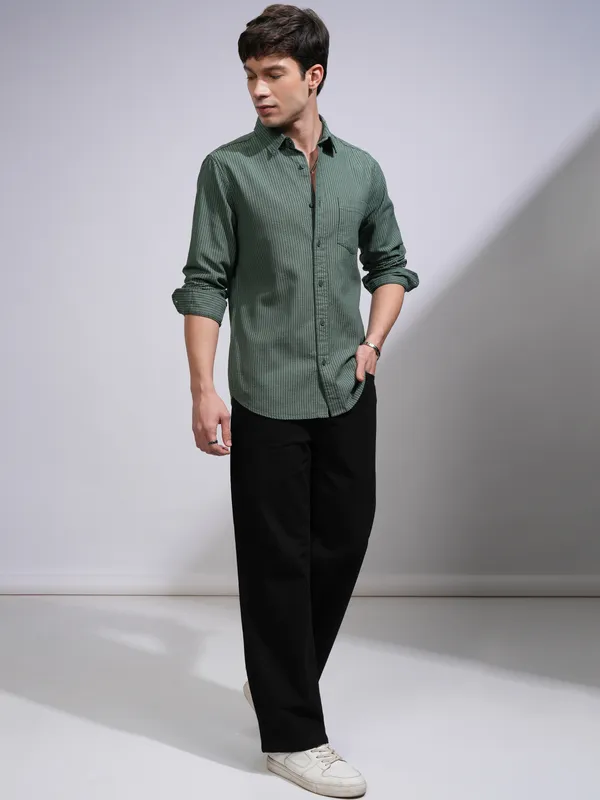 Highlander Men Green Textured Slim Fit Casual Shirt