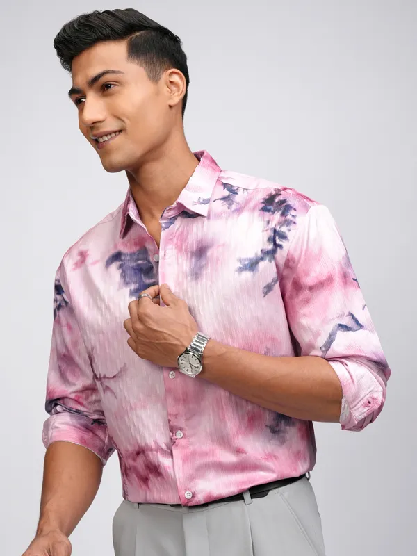 Highlander Men Pink Printed Relaxed Fit Casual Shirt