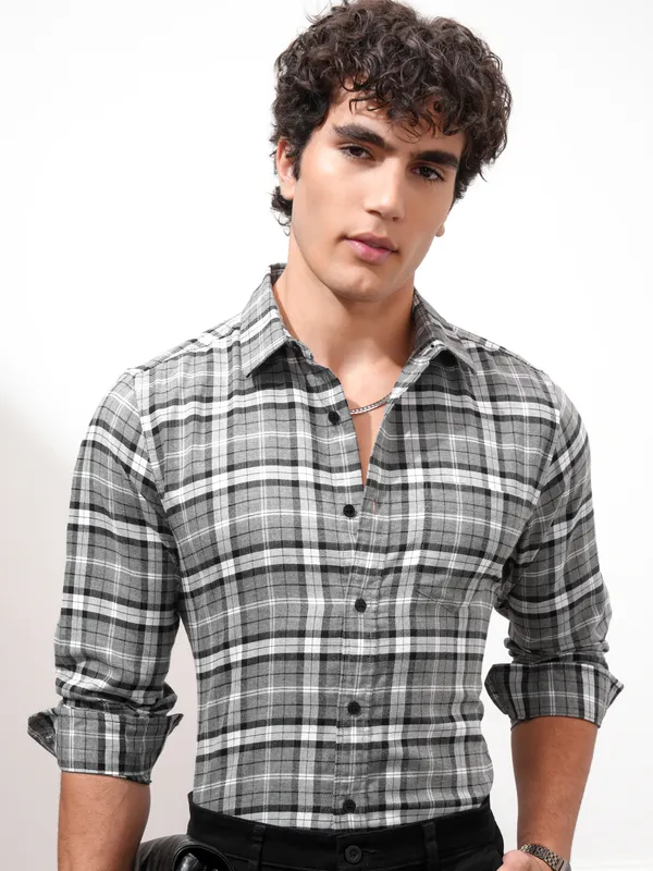 Highlander Men Grey Checked Slim Fit Casual Shirt