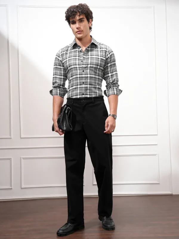 Highlander Men Grey Checked Slim Fit Casual Shirt