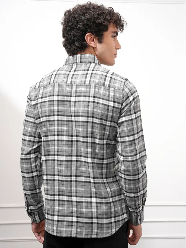 Highlander Men Grey Checked Slim Fit Casual Shirt