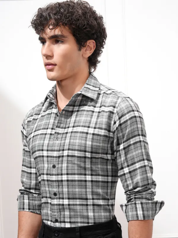 Highlander Men Grey Checked Slim Fit Casual Shirt