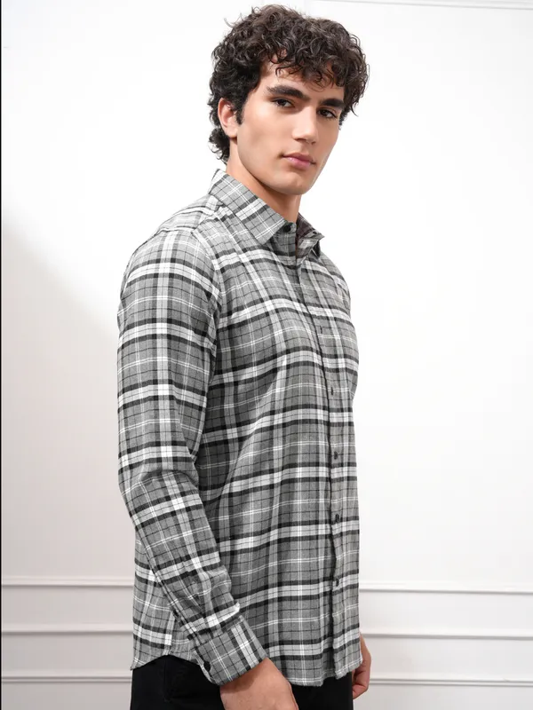 Highlander Men Grey Checked Slim Fit Casual Shirt