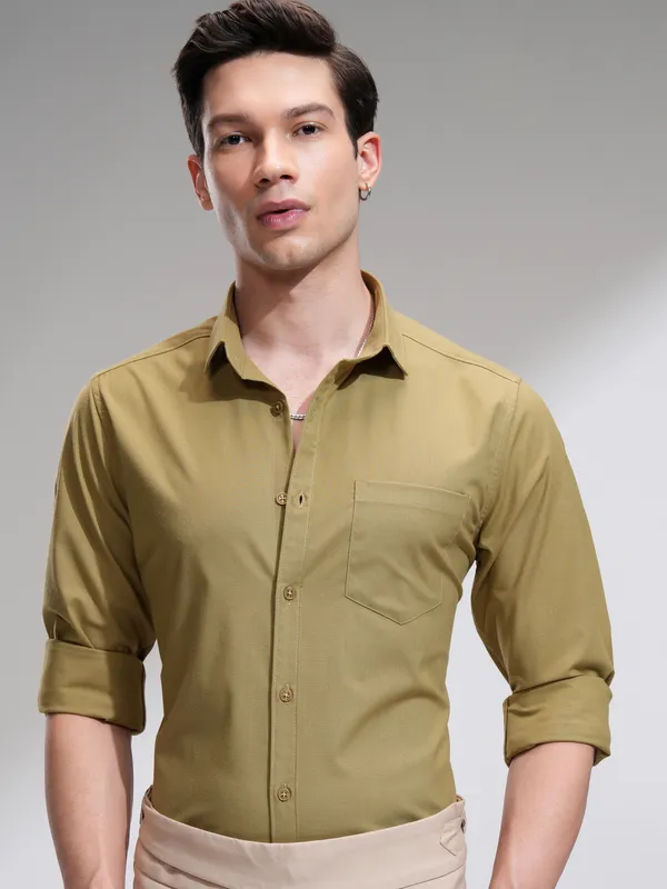 Highlander Men Mustard Solid Slim Fit Casual Shirt