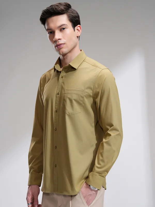 Highlander Men Mustard Solid Slim Fit Casual Shirt