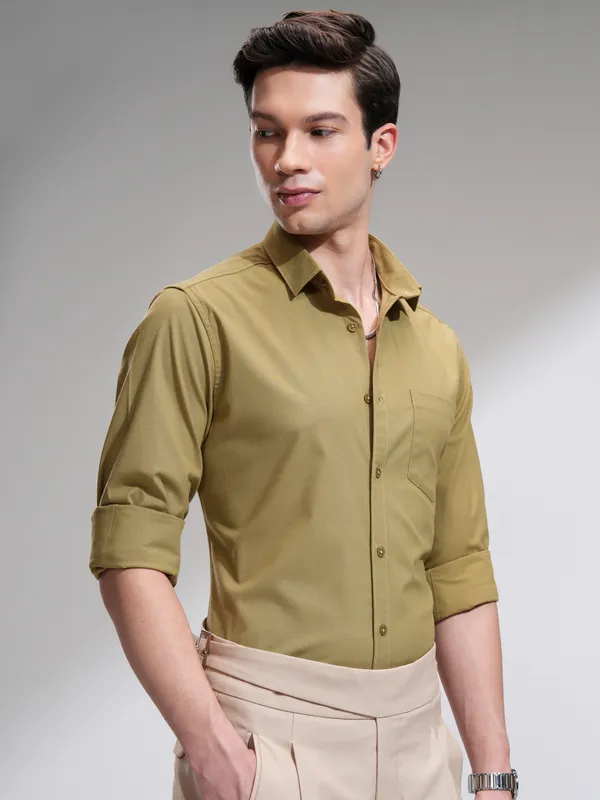 Highlander Men Mustard Solid Slim Fit Casual Shirt