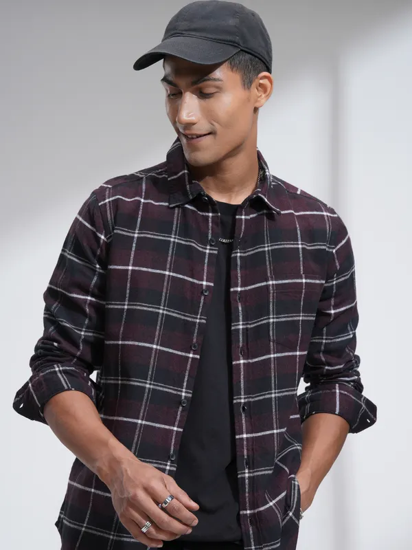 Highlander Men Burgundy Checked Slim Fit Casual Shirt