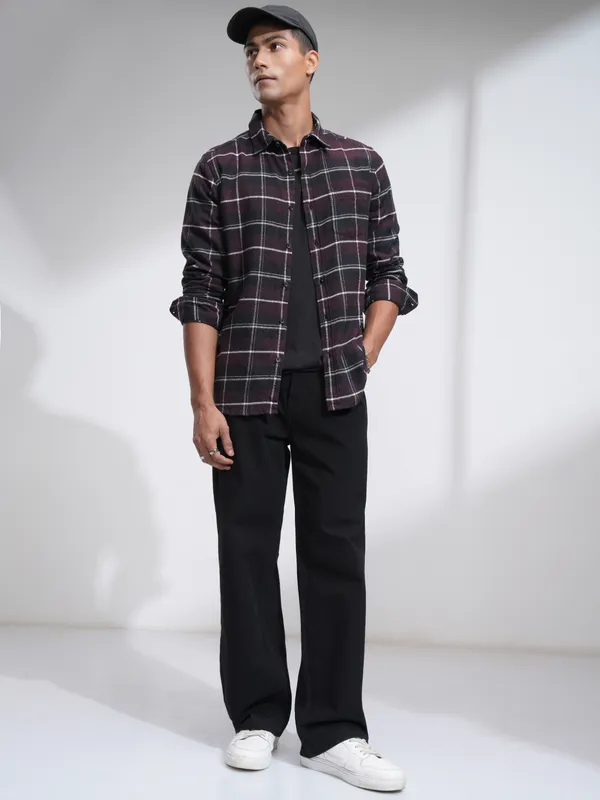 Highlander Men Burgundy Checked Slim Fit Casual Shirt