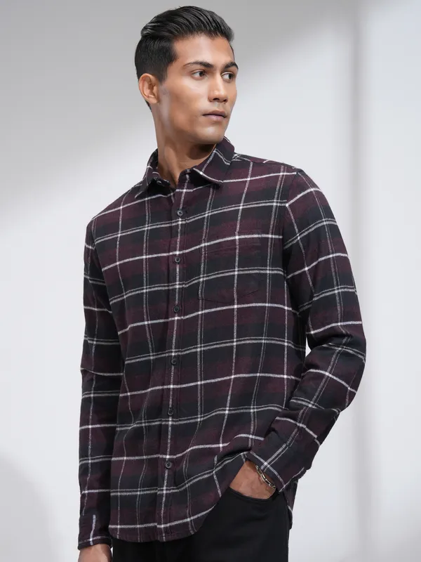 Highlander Men Burgundy Checked Slim Fit Casual Shirt