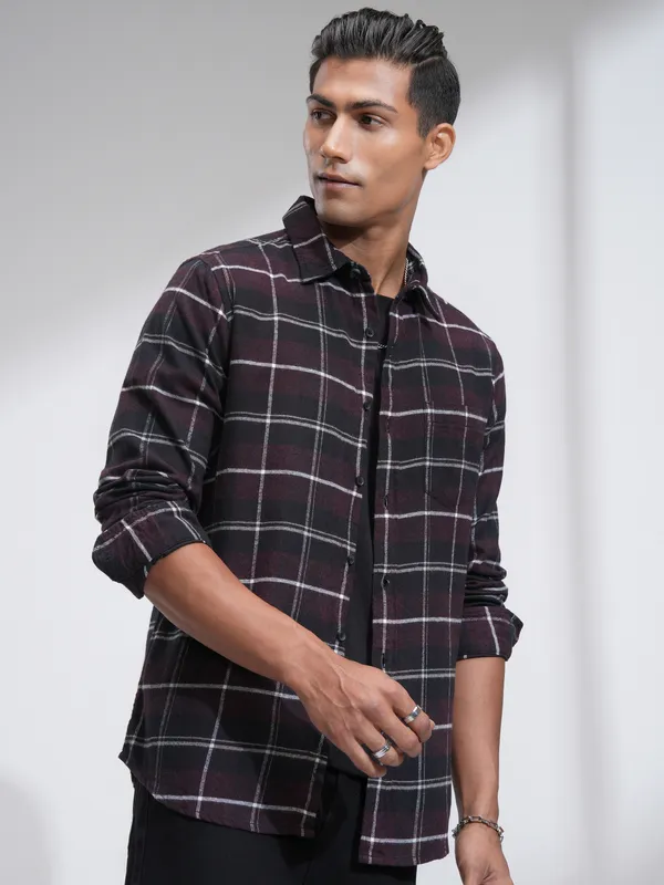 Highlander Men Burgundy Checked Slim Fit Casual Shirt