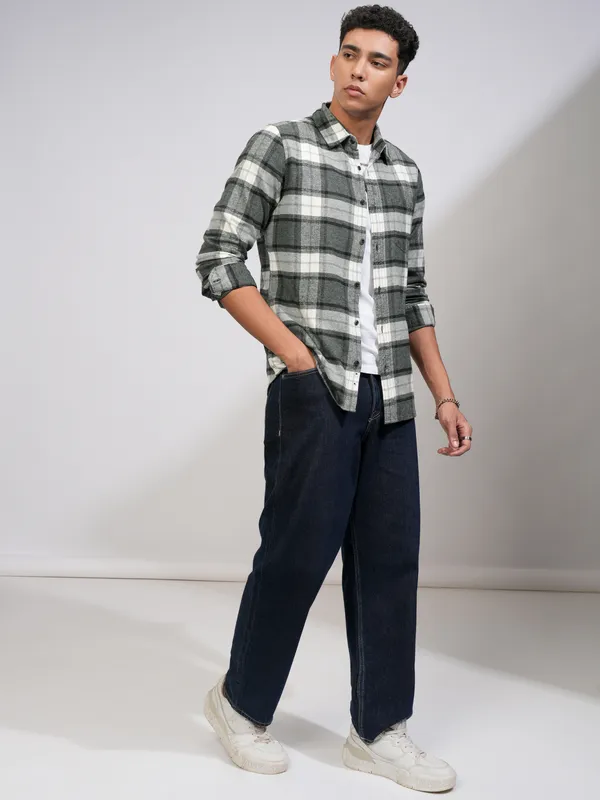 Highlander Men Off White Checked Slim Fit Casual Shirt