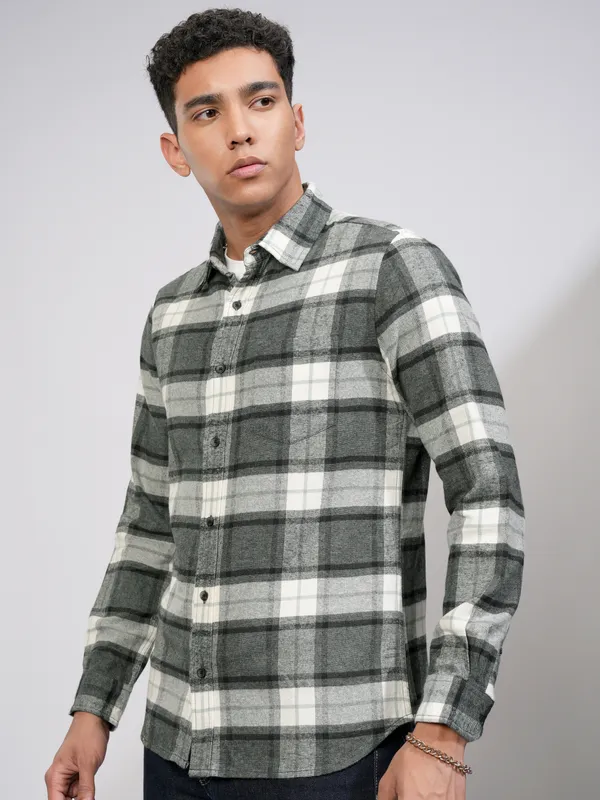 Highlander Men Off White Checked Slim Fit Casual Shirt