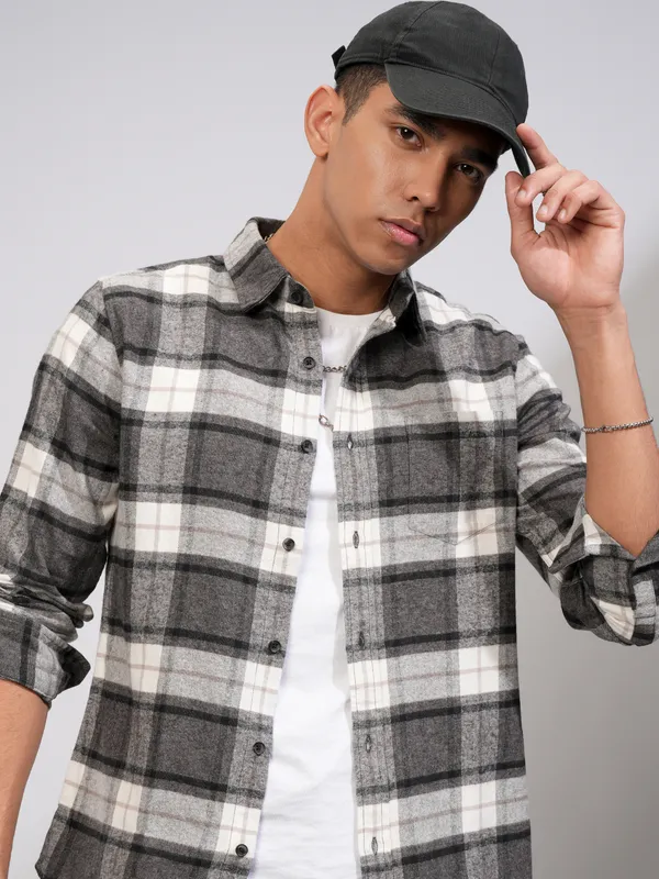 Highlander Men Off White Checked Slim Fit Casual Shirt