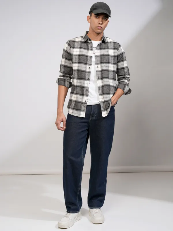 Highlander Men Off White Checked Slim Fit Casual Shirt