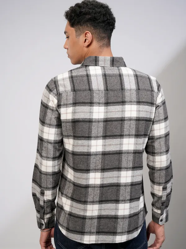 Highlander Men Off White Checked Slim Fit Casual Shirt