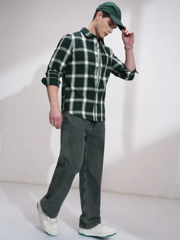 Highlander Men Green Checked Slim Fit Casual Shirt