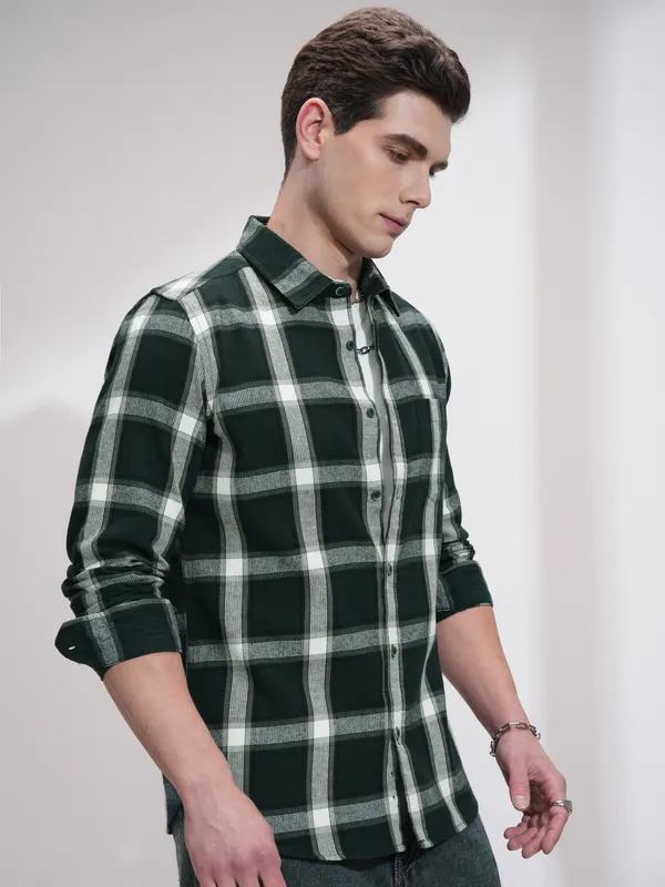 Highlander Men Green Checked Slim Fit Casual Shirt