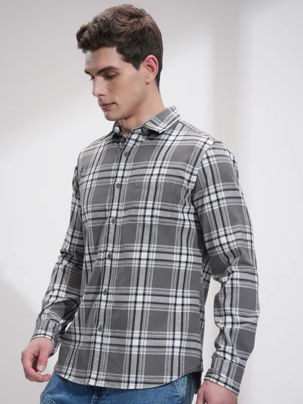 Highlander Men Grey Checked Slim Fit Casual Shirt