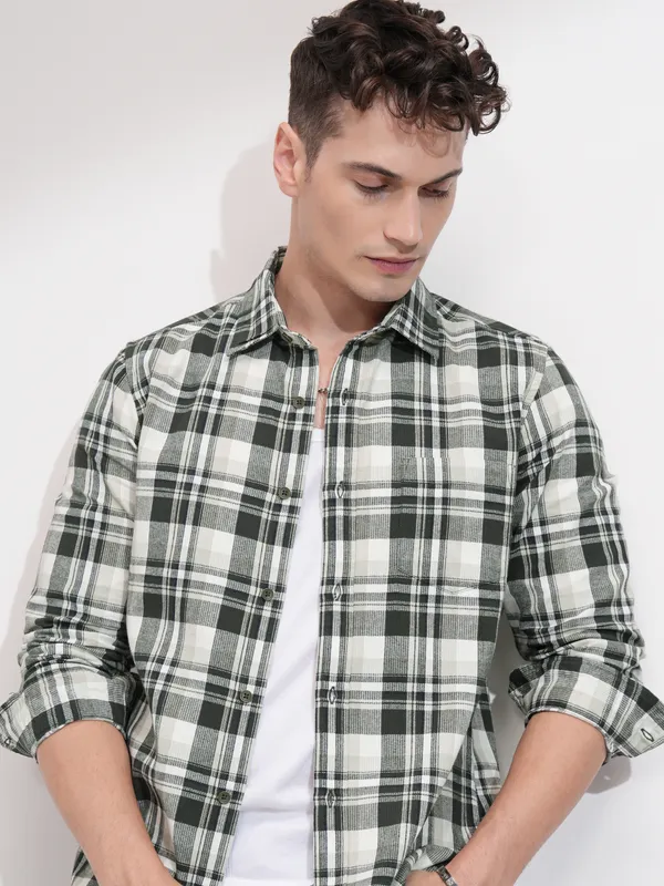 Highlander Men Off White Checked Relaxed Fit Casual Shirt