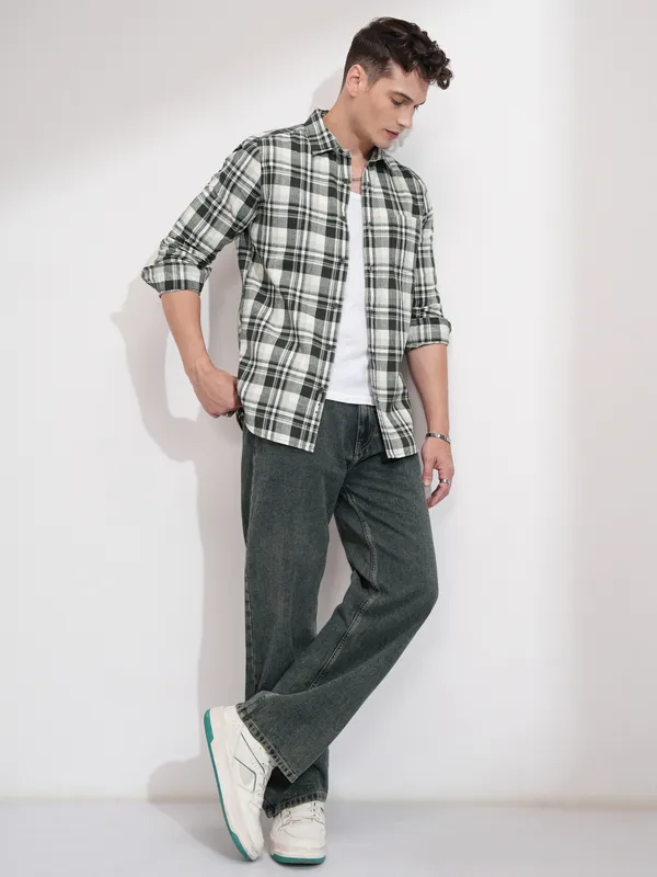 Highlander Men Off White Checked Relaxed Fit Casual Shirt