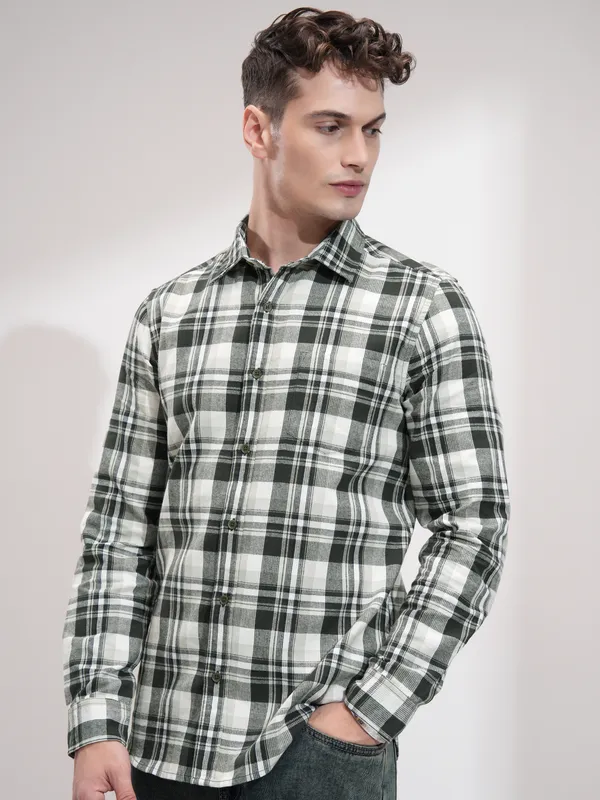 Highlander Men Off White Checked Relaxed Fit Casual Shirt