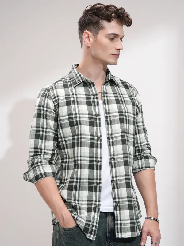 Highlander Men Off White Checked Relaxed Fit Casual Shirt