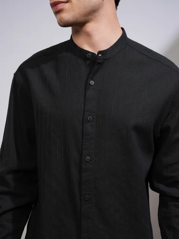 Highlander Men Black Striped Relaxed Fit Casual Shirt