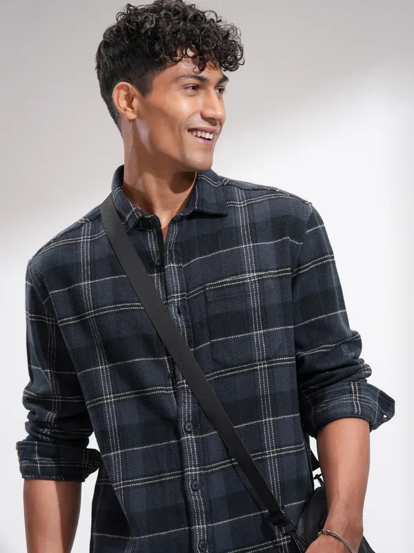 Highlander Men Blue Checked Relaxed Fit Casual Shirt