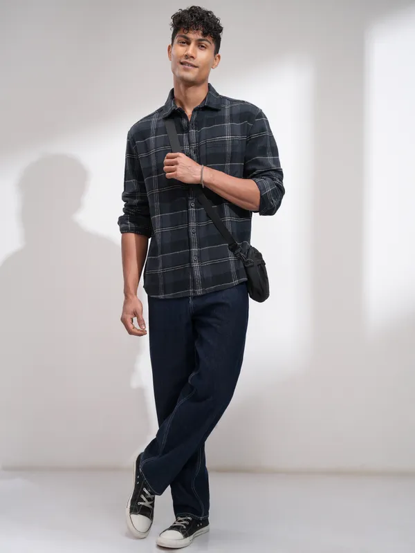 Highlander Men Blue Checked Relaxed Fit Casual Shirt