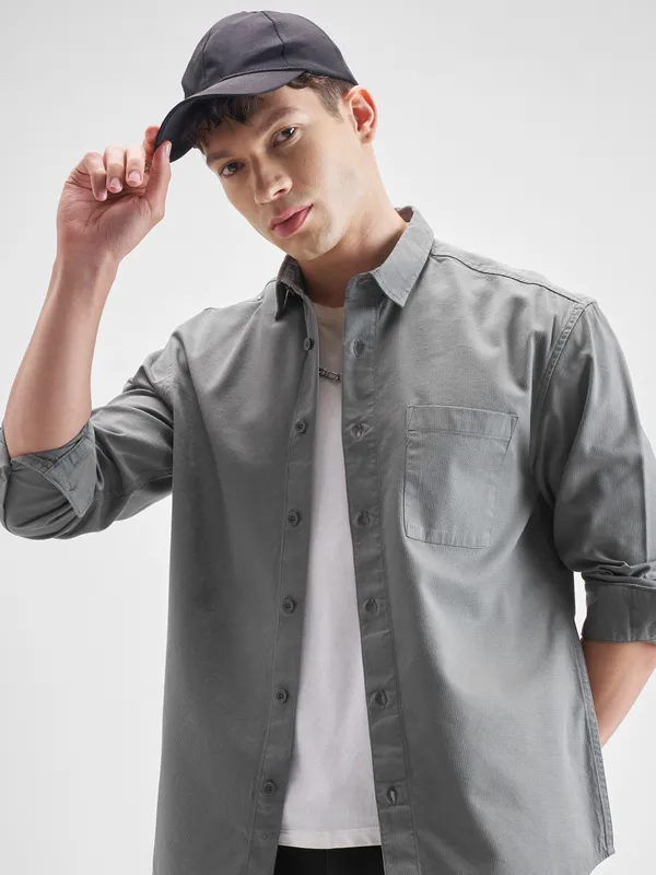 Highlander Men Grey Solid Relaxed Fit Casual Shirt