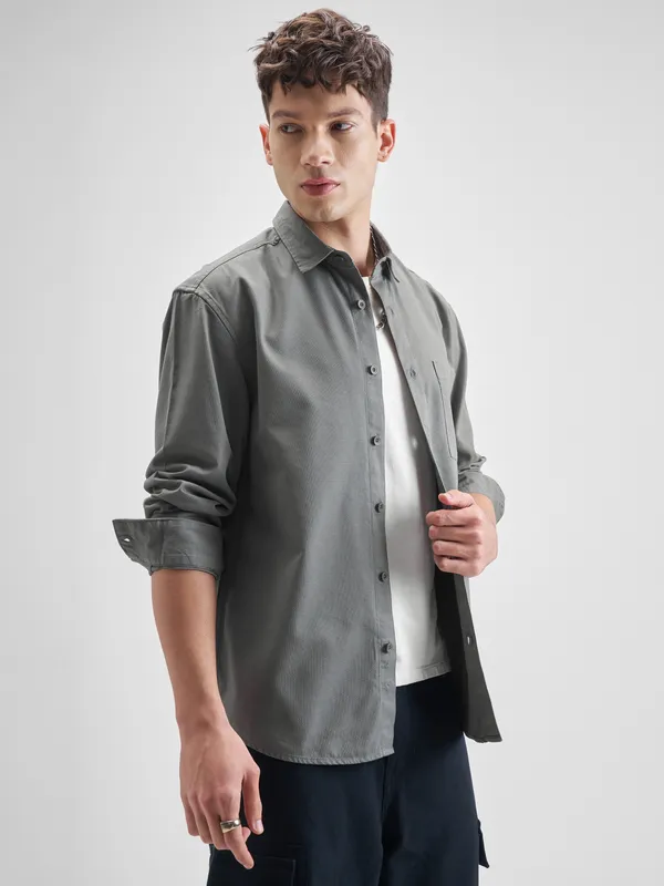 Highlander Men Grey Solid Relaxed Fit Casual Shirt