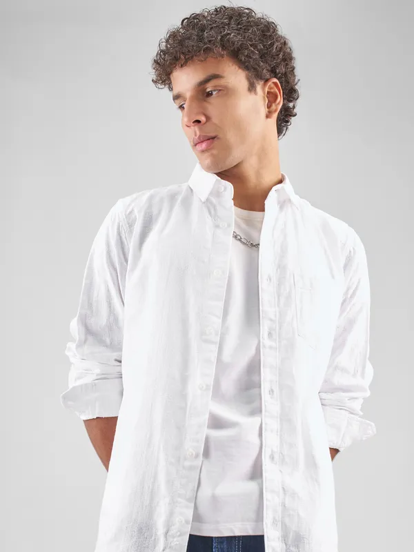 Highlander Men White Self Design Slim Fit Casual Shirt